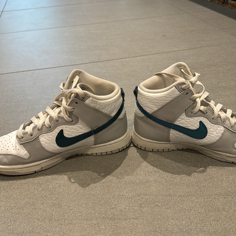 Nike Dunk High - Picture 7 of 9